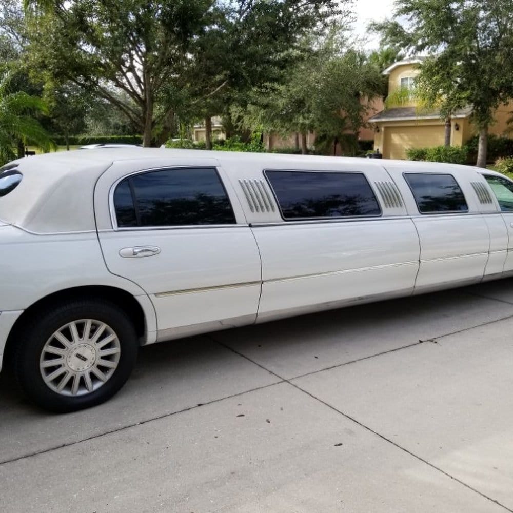 Affordable Limo from Seattle to Vancouver Private Transfer