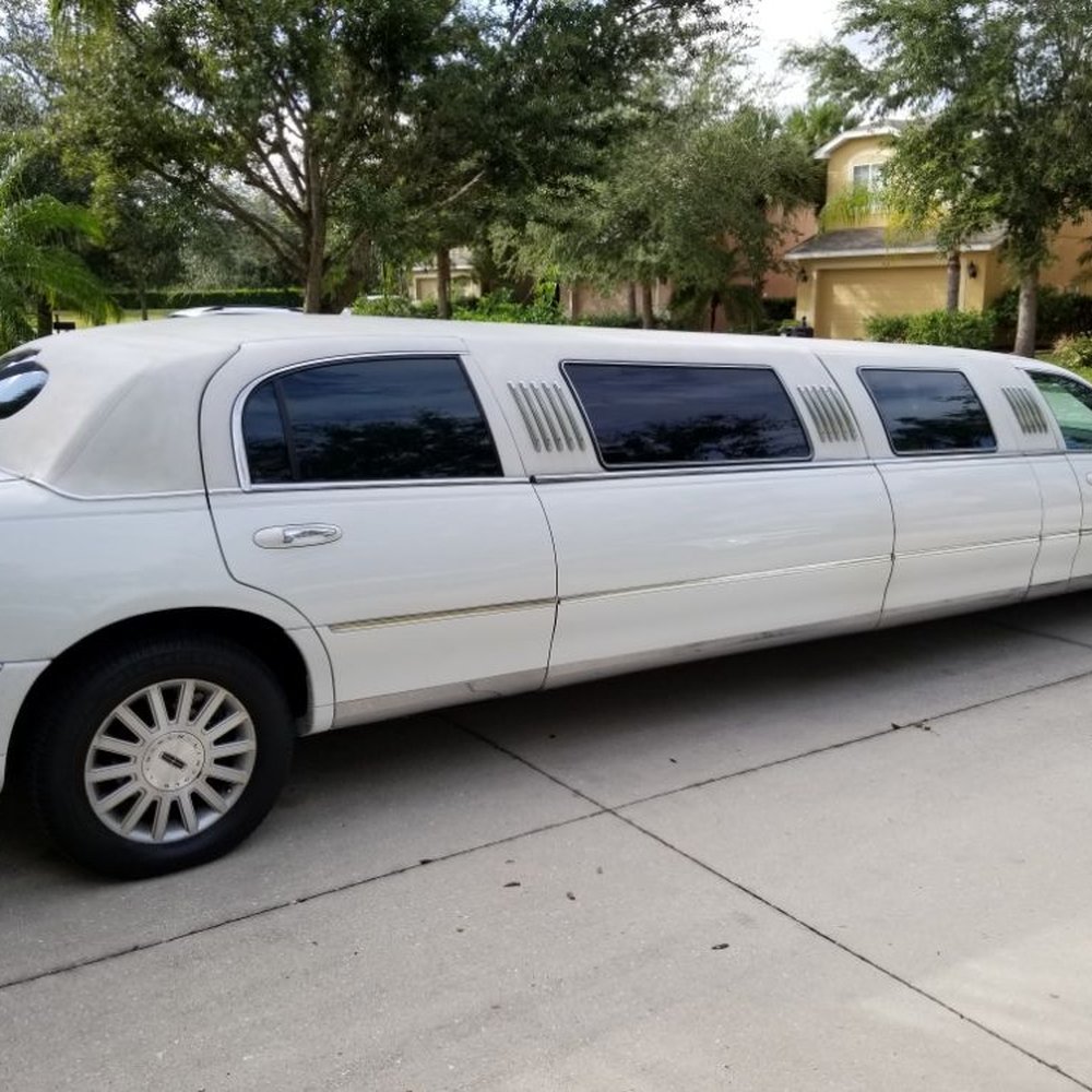 Affordable Limo from Seattle to Vancouver Private Transfer