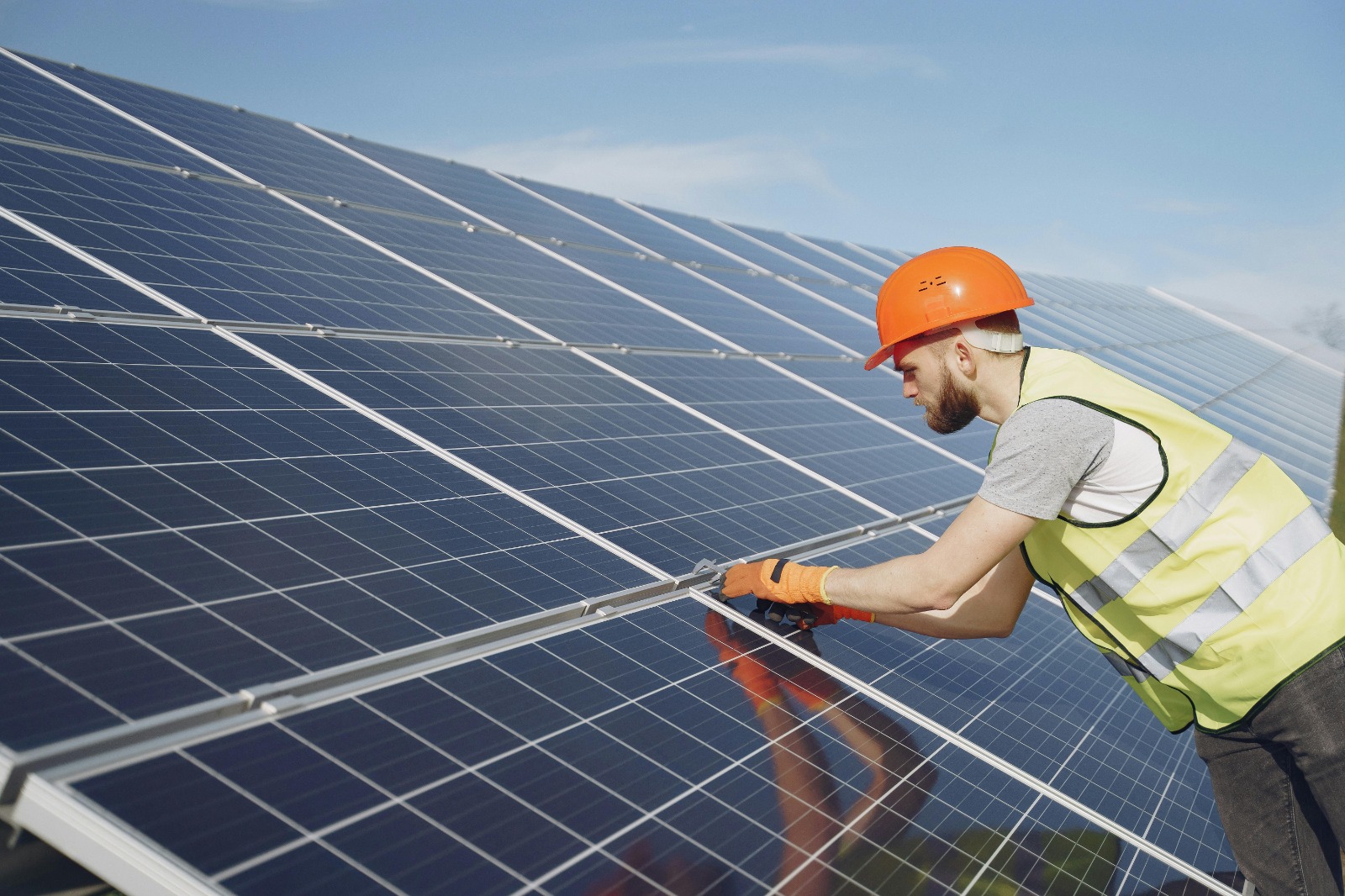 Commercial Solar Panels Leicester for Long-Term Energy Savings