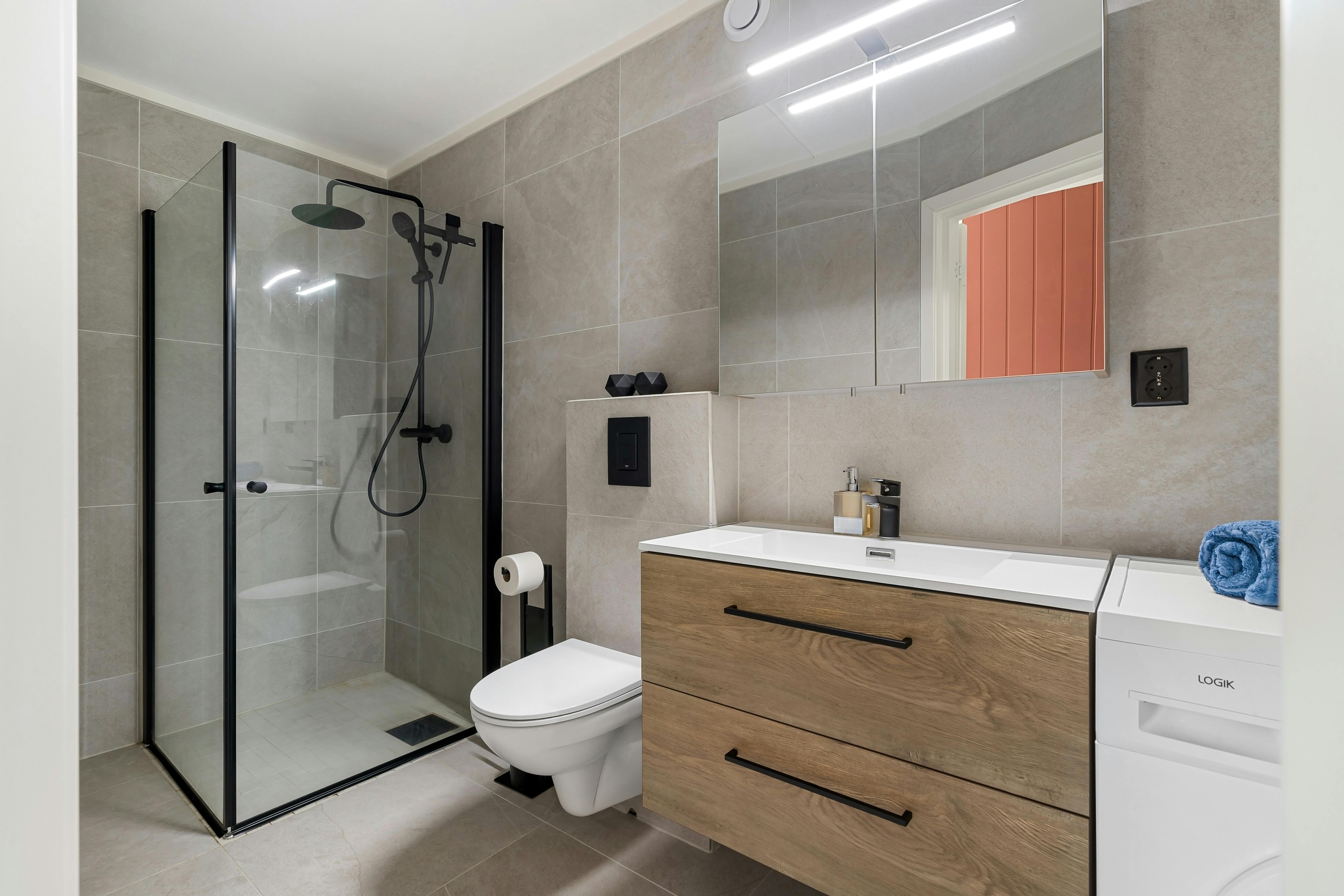 Cabine de douche italienne : l’élégance minimaliste dans votre salle de bain
